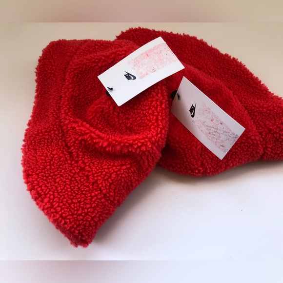 2/$30 - set of 2 kids Nike fuzzy bucket hats (NWT) - Picture 4 of 4